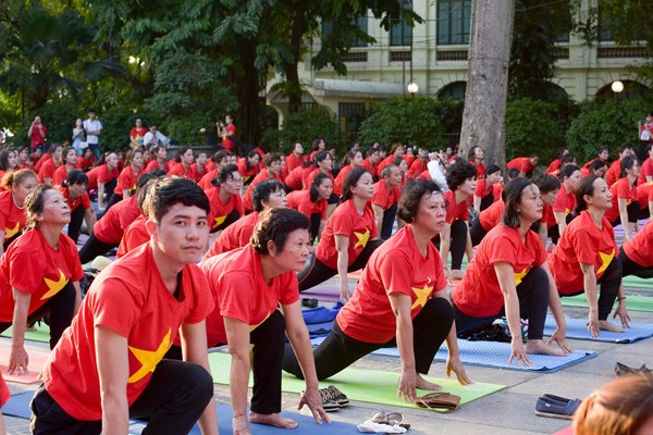 "Cả nhà tập ngay đánh bay Covid" - ảnh 1