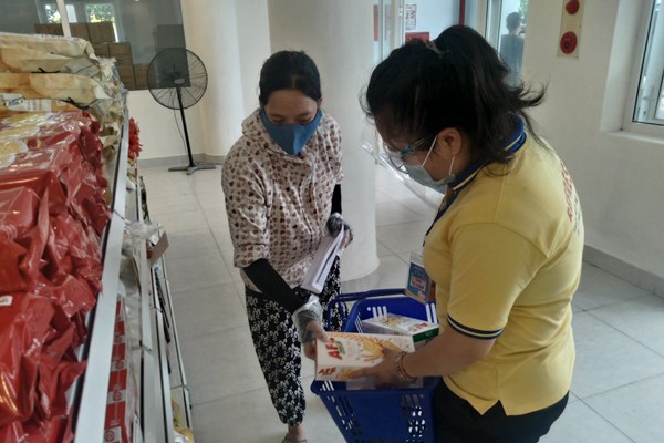 Quận Tây Hồ mở siêu thị  0  đồng phục vụ 1000 người có hoàn cảnh khó khăn - Anh 3
