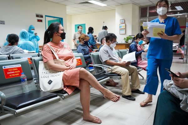 Phụ nữ mang thai khi tiêm phòng vắc xin Covid-19 cần lưu ý những gì? - Anh 1