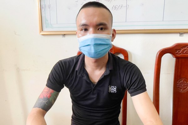 Hà Tĩnh: Bắt giữ 3 đối tượng ném bom xăng vào nhà cán bộ công an - Anh 2