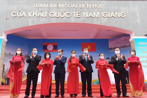 Khai trương cặp cửa khẩu quốc tế Nam Giang (Quảng Nam)- Đắc Tà Oọc (Xê Kông) - Anh 1