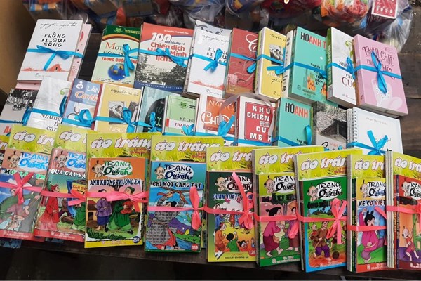 Không được coi là hàng thiết yếu, phát hành sách khó muôn bề - Anh 1