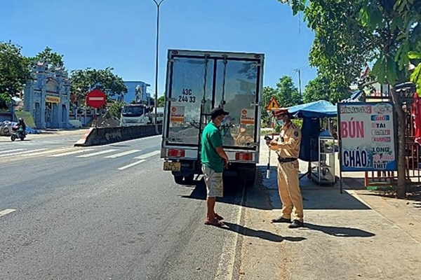 Quảng Nam tăng cường quản lý, giám sát y tế đối với người đến/ở/về từ Quảng Ngãi - Anh 1