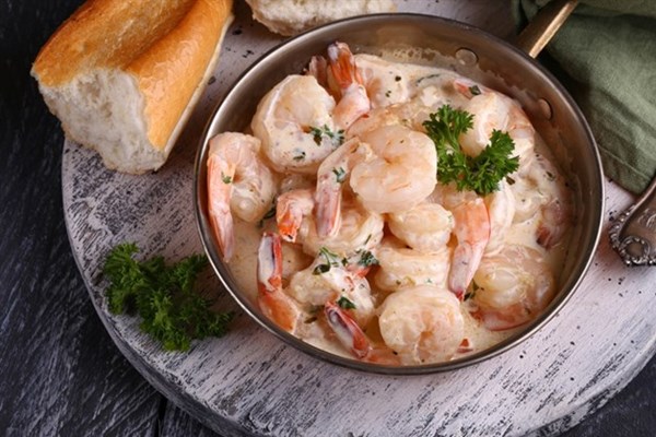 Đổi khẩu vị bữa cơm đầu tuần với món tôm sốt kem tỏi - Anh 1