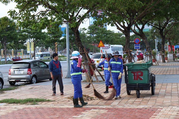 Đảm bảo an toàn vệ sinh môi trường trong những ngày thành phố “đóng cửa” - Anh 1