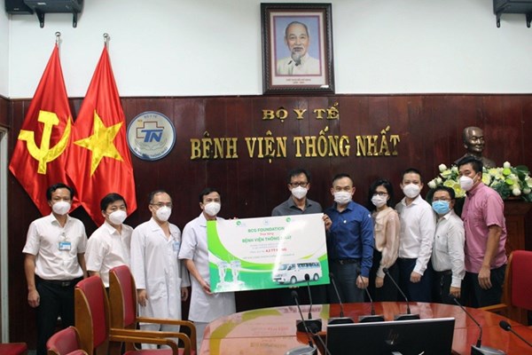 Bệnh viện Thống Nhất tiếp nhận máy thở và xe ô tô hỗ trợ khám chữa bệnh - Anh 1