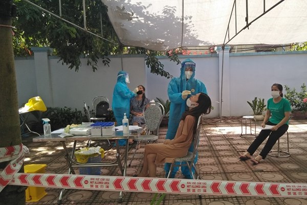 Chiều 18.8, Hà Nội ghi nhận thêm 5 ca mắc mới, lấy hơn 90.000 mẫu xét nghiệm cho 13 đối tượng nguy cơ cao - Anh 2