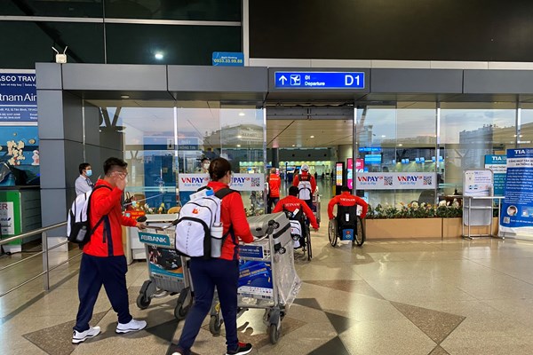 Đội Điền kinh, Cử tạ gia nhập Làng VĐV Paralympic - Anh 2