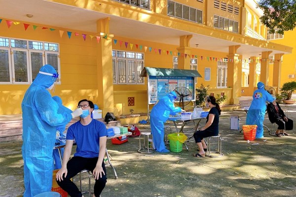 Hà Nội có cần thêm thời gian giãn cách xã hội theo Chỉ thị 16? - Anh 1