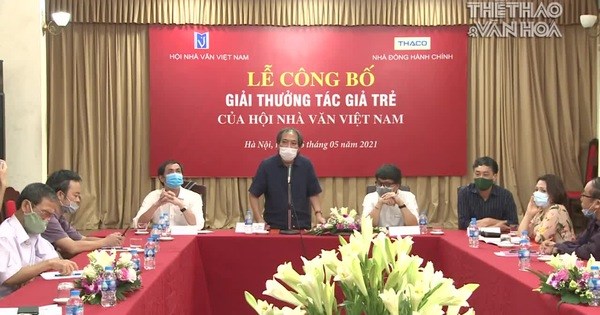 Lý luận, phê bình văn học: Người trẻ “dấn thân”và khẳng định vị thế - Anh 1