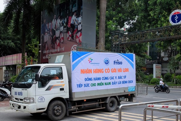 Sữa Cô gái Hà Lan tiếp sức y bác sĩ vào miền Nam chống dịch - Anh 1