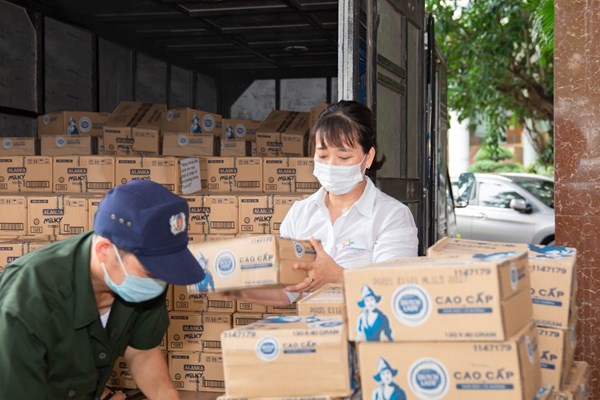 Sữa Cô gái Hà Lan tiếp sức y bác sĩ vào miền Nam chống dịch - Anh 2