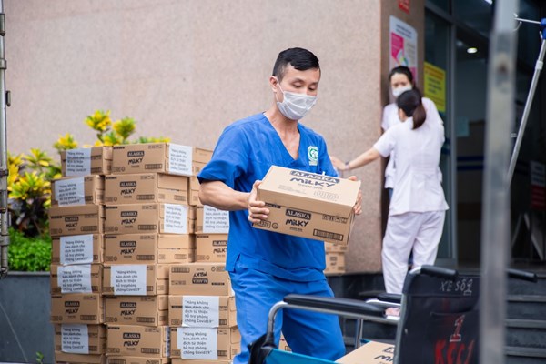 Sữa Cô gái Hà Lan tiếp sức y bác sĩ vào miền Nam chống dịch - Anh 3