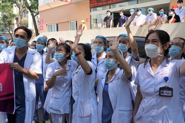 Sữa Cô gái Hà Lan tiếp sức y bác sĩ vào miền Nam chống dịch - Anh 6