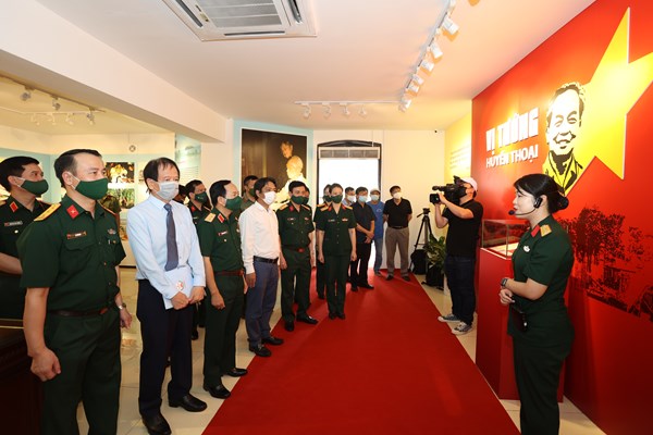 Xúc động với những hình ảnh, hiện vật đặc biệt về Vị tướng huyền thoại - Anh 1