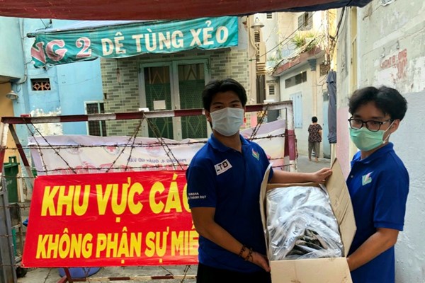 Những chuyến xe yêu thương hướng về tâm dịch - Anh 6