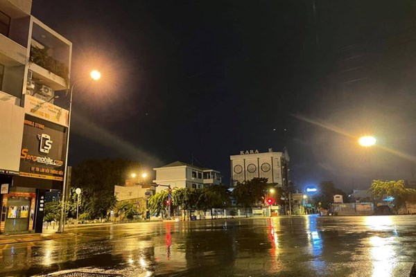 Thành phố đêm đầy sao, đầy ắp tình người - Anh 1