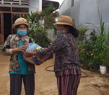 Trưởng buôn đi đầu phòng, chống dịch - Anh 1