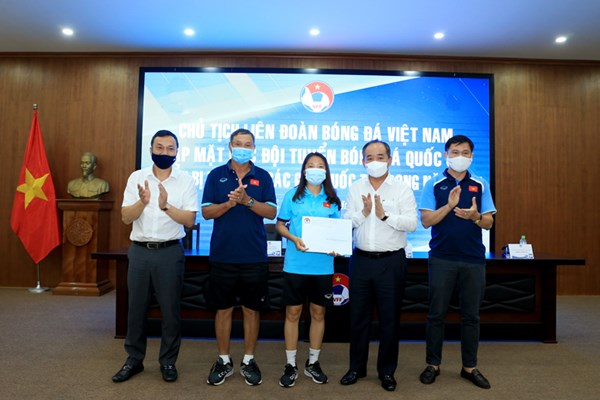 Các đội tuyển bóng đá phải thể hiện được tinh thần thi đấu kiên cường - Anh 2