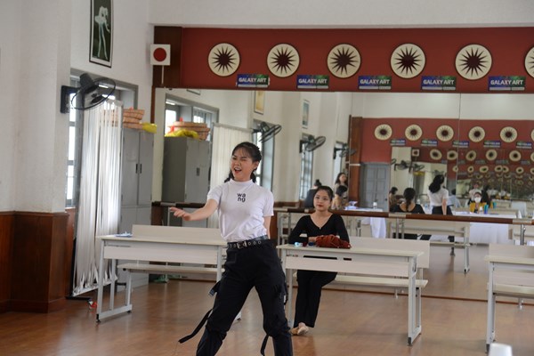 Lần đầu tiên tuyển sinh năng khiếu nghệ thuật trực tuyến: “Đãi cát tìm vàng” trên những phòng thi đặc biệt - Anh 2