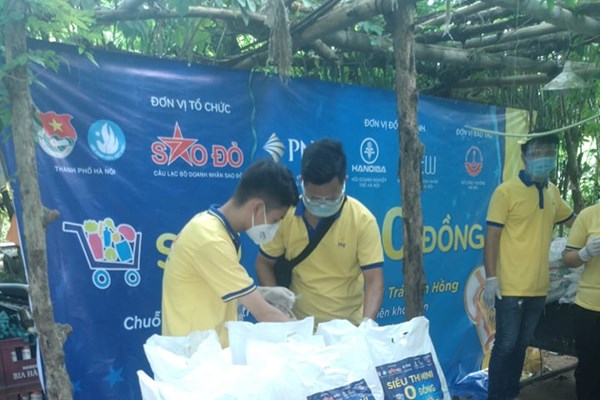 Mang yêu thương tới Xóm ngụ cư - Anh 2