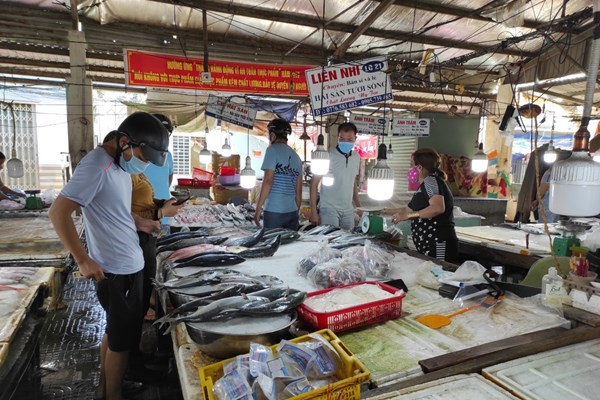 Đà Nẵng: Tổ chức chợ truyền thống hoạt động trở lại, đảm bảo an toàn phòng dịch - Anh 1