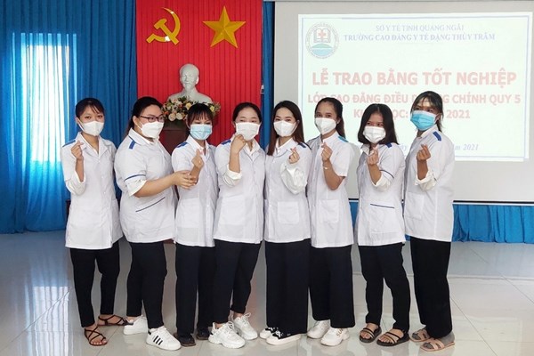 Nhận bằng tốt nghiệp buổi sáng, tối lên đường vào TP.Hồ Chí Minh chống dịch - Anh 2