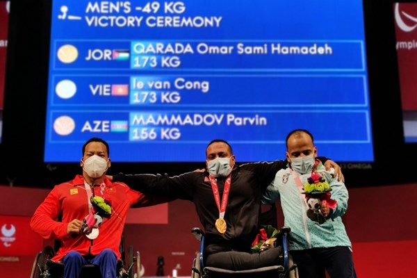 Đô cử Lê Văn Công giành HCB Paralympic Tokyo 2020: Chiếc huy chương của lòng quả cảm - Anh 1