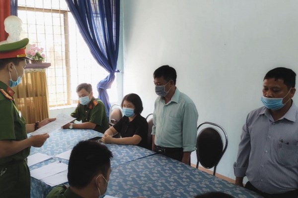 Khởi tố Trưởng đài huyện cùng kế toán lập khống hồ sơ rút tiền ngân sách - Anh 1