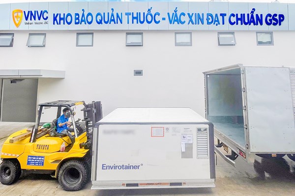 Hơn 1,4 triệu liều vắc xin của AstraZeneca về đến Việt Nam - Anh 2