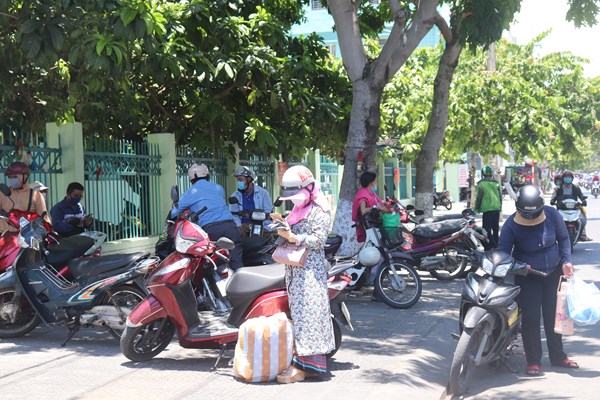 Đà Nẵng: Gỡ khó cho người vay vốn trong thời gian giãn cách xã hội - Anh 1