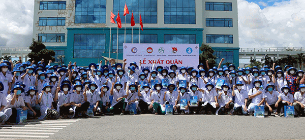 Cán bộ, sinh viên Đại học Y dược Cần Thơ lên đường hỗ trợ TP.HCM - Anh 1