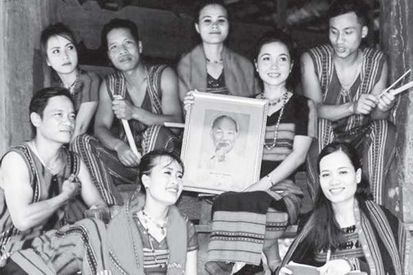 Lần đầu nghiên cứu, sưu tầm di sản phi vật thể về Chủ tịch Hồ Chí Minh tại Huế - Anh 1