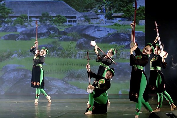 Sống trọn đam mê với múa dân gian dân tộc - Anh 3