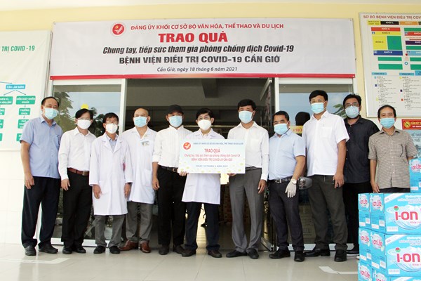 Đảng ủy khối cơ sở Bộ VHTTDL hỗ trợ chăm lo trên 700 đối tượng bị ảnh hưởng Covid-19 - Anh 1