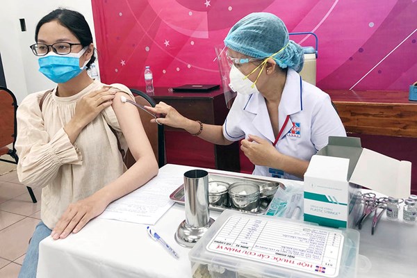 TP.HCM: Cần thêm hơn 8,1 triệu liều vắc xin - Anh 2