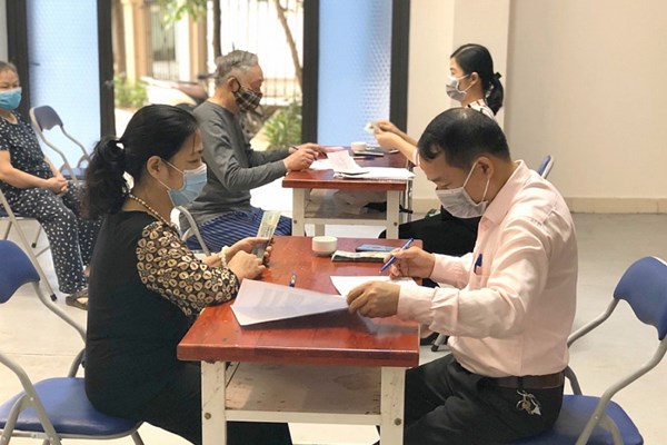 Tiếp tục gộp chi trả lương hưu, trợ cấp BHXH tháng 9 và 10 - Anh 1