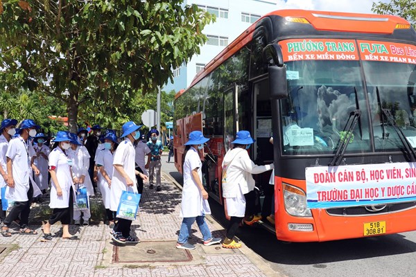 Sinh viên y dược tham gia phòng, chống Covid-19: Không chỉ là tình nguyện - Anh 1