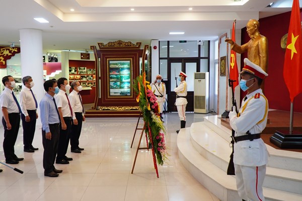 Khai mạc triển lãm “Bác Hồ- Kết tinh hồn dân tộc” - Anh 1