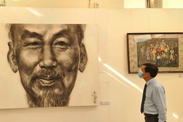 Khai mạc triển lãm “Bác Hồ- Kết tinh hồn dân tộc” - Anh 4