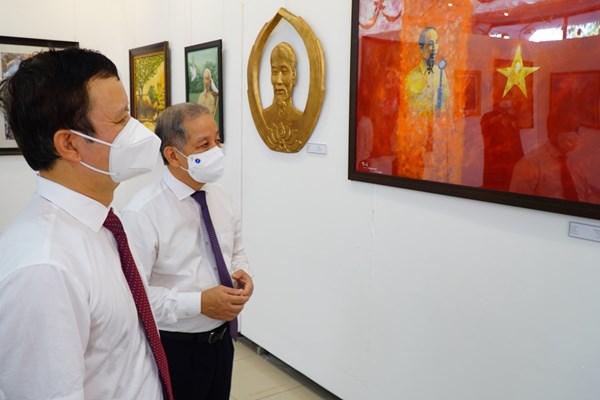 Khai mạc triển lãm “Bác Hồ- Kết tinh hồn dân tộc” - Anh 2