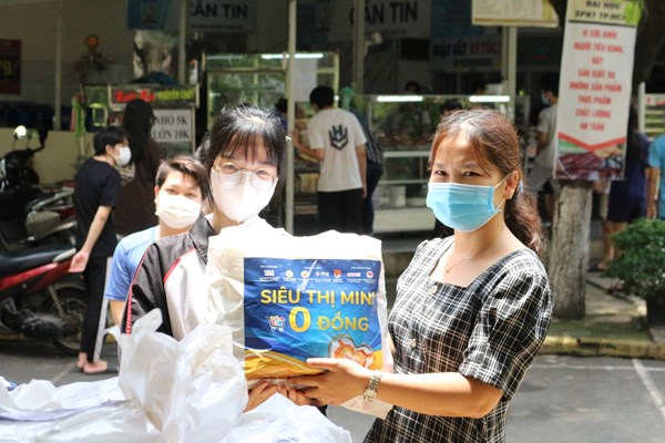 Không để học sinh nào bị bỏ lại phía sau trong dịch Covid-19 - Anh 1