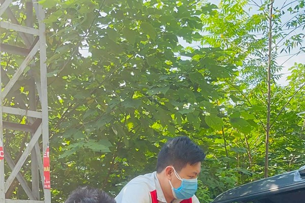 NSND Quốc Hưng “tiếp sức” sinh viên kẹt lại thành phố do dịch bệnh - Anh 4