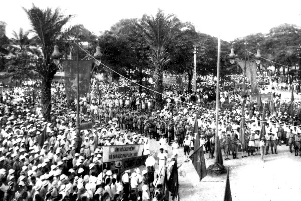 Triển lãm 82 tác phẩm “Rạng ngời mùa thu Tháng Tám năm 1945” - Anh 7