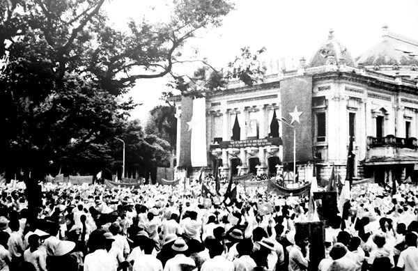 Triển lãm 82 tác phẩm “Rạng ngời mùa thu Tháng Tám năm 1945” - Anh 8