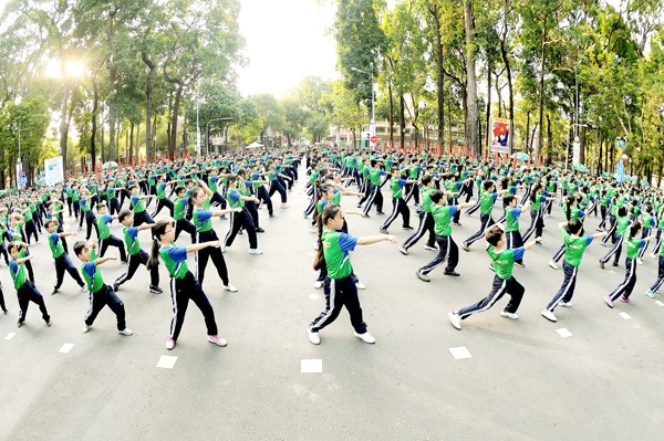Triển lãm 82 tác phẩm “Rạng ngời mùa thu Tháng Tám năm 1945” - Anh 12