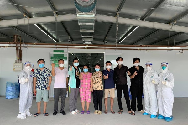 15 bệnh nhân Covid-19 nặng và nguy kịch được ra viện trong ngày Tết Độc lập - Anh 1