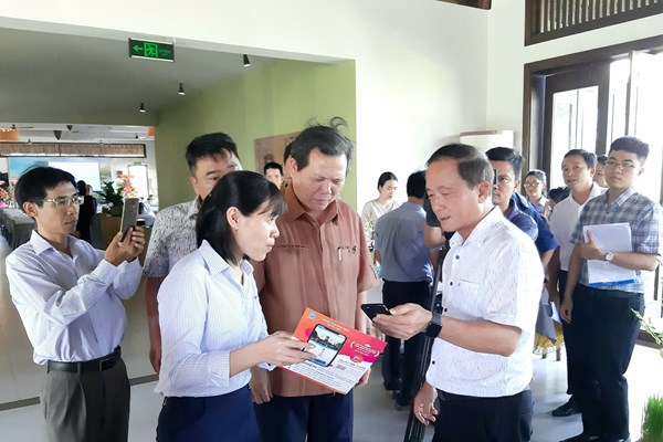 Miễn nhiệm chức vụ Giám đốc Sở Du lịch chơi golf giữa dịch - Anh 1