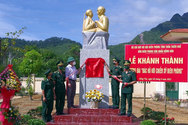 Khánh thành tượng đài “Bác Hồ với chiến sĩ Biên phòng” - Anh 1