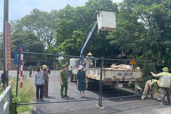 16 điểm cầu có rào chắn cứng người dân không qua được - Anh 3
